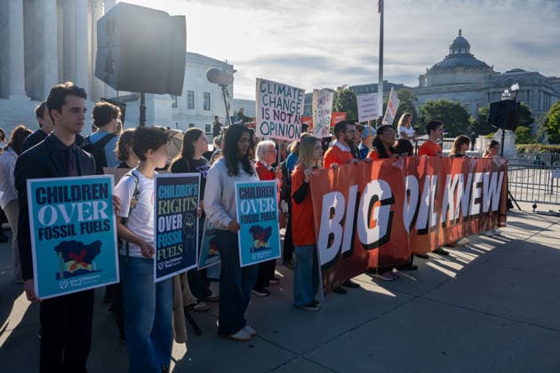 October 5, 2026, Washington, Dc, USA: Scenes from the Supreme Court as the new term begins with a case on climate change being the first heard on October 5, 2026. Washington USA  - ZUMAl312 20261005_znp_l312_002 Copyright: xAndrewxLeydenx