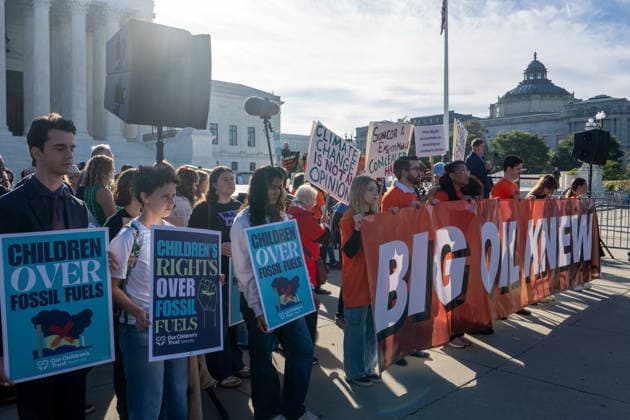 October 5, 2026, Washington, Dc, USA: Scenes from the Supreme Court as the new term begins with a case on climate change being the first heard on October 5, 2026. Washington USA - ZUMAl312 20261005_znp_l312_003 Copyright: xAndrewxLeydenx