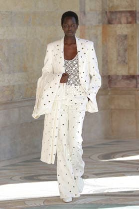 PFW - Gabriela Hearst Runway A model walks the runway during Gabriela Hearst Women s Spring Summer 2027 show as part of Paris Fashion Week on October 5, 2026 in Paris, France. Photo by Alain-Gil Gonzalez ABACAPRESS.COM Paris France  Copyright: xGonzalezxAlain-Gil ABACAx