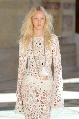 PFW - Gabriela Hearst Runway A model walks the runway during Gabriela Hearst Women s Spring Summer 2027 show as part of Paris Fashion Week on October 5, 2026 in Paris, France. Photo by Alain-Gil Gonzalez ABACAPRESS.COM Paris France  Copyright: xGonzalezxAlain-Gil ABACAx