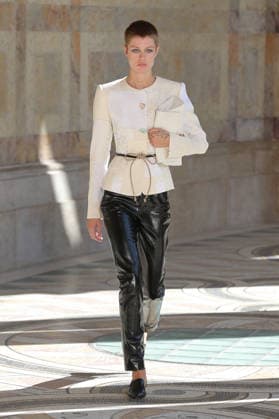 PFW - Gabriela Hearst Runway A model walks the runway during Gabriela Hearst Women s Spring Summer 2027 show as part of Paris Fashion Week on October 5, 2026 in Paris, France. Photo by Alain-Gil Gonzalez ABACAPRESS.COM Paris France  Copyright: xGonzalezxAlain-Gil ABACAx