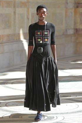 PFW - Gabriela Hearst Runway A model walks the runway during Gabriela Hearst Women s Spring Summer 2027 show as part of Paris Fashion Week on October 5, 2026 in Paris, France. Photo by Alain-Gil Gonzalez ABACAPRESS.COM Paris France  Copyright: xGonzalezxAlain-Gil ABACAx