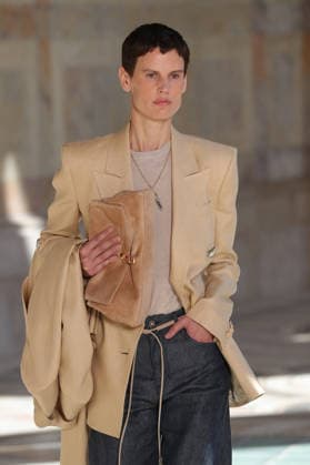 PFW - Gabriela Hearst Runway A model walks the runway during Gabriela Hearst Women s Spring Summer 2027 show as part of Paris Fashion Week on October 5, 2026 in Paris, France. Photo by Alain-Gil Gonzalez ABACAPRESS.COM Paris France  Copyright: xGonzalezxAlain-Gil ABACAx