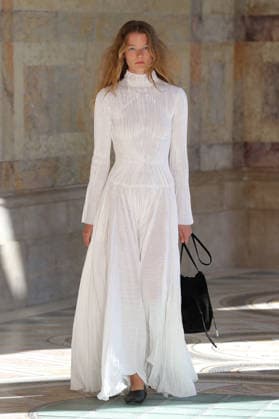 PFW - Gabriela Hearst Runway A model walks the runway during Gabriela Hearst Women s Spring Summer 2027 show as part of Paris Fashion Week on October 5, 2026 in Paris, France. Photo by Alain-Gil Gonzalez ABACAPRESS.COM Paris France  Copyright: xGonzalezxAlain-Gil ABACAx