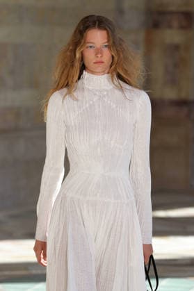 PFW - Gabriela Hearst Runway A model walks the runway during Gabriela Hearst Women s Spring Summer 2027 show as part of Paris Fashion Week on October 5, 2026 in Paris, France. Photo by Alain-Gil Gonzalez ABACAPRESS.COM Paris France  Copyright: xGonzalezxAlain-Gil ABACAx