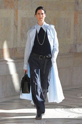 PFW - Gabriela Hearst Runway A model walks the runway during Gabriela Hearst Women s Spring Summer 2027 show as part of Paris Fashion Week on October 5, 2026 in Paris, France. Photo by Alain-Gil Gonzalez ABACAPRESS.COM Paris France  Copyright: xGonzalezxAlain-Gil ABACAx