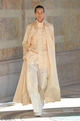 PFW - Gabriela Hearst Runway A model walks the runway during Gabriela Hearst Women s Spring Summer 2027 show as part of Paris Fashion Week on October 5, 2026 in Paris, France. Photo by Alain-Gil Gonzalez ABACAPRESS.COM Paris France  Copyright: xGonzalezxAlain-Gil ABACAx