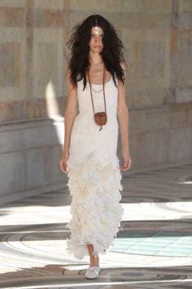 PFW - Gabriela Hearst Runway A model walks the runway during Gabriela Hearst Women s Spring Summer 2027 show as part of Paris Fashion Week on October 5, 2026 in Paris, France. Photo by Alain-Gil Gonzalez ABACAPRESS.COM Paris France  Copyright: xGonzalezxAlain-Gil ABACAx