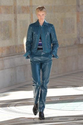 PFW - Gabriela Hearst Runway A model walks the runway during Gabriela Hearst Women s Spring Summer 2027 show as part of Paris Fashion Week on October 5, 2026 in Paris, France. Photo by Alain-Gil Gonzalez ABACAPRESS.COM Paris France  Copyright: xGonzalezxAlain-Gil ABACAx