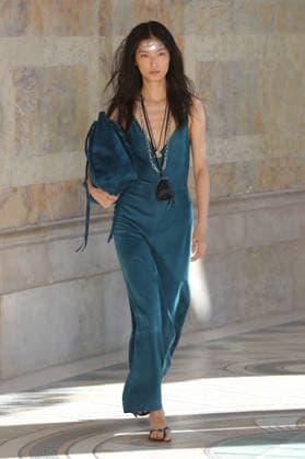PFW - Gabriela Hearst Runway A model walks the runway during Gabriela Hearst Women s Spring Summer 2027 show as part of Paris Fashion Week on October 5, 2026 in Paris, France. Photo by Alain-Gil Gonzalez ABACAPRESS.COM Paris France  Copyright: xGonzalezxAlain-Gil ABACAx