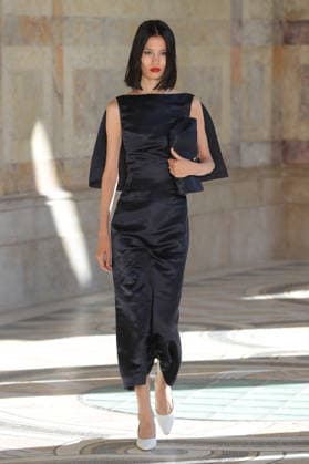 PFW - Gabriela Hearst Runway A model walks the runway during Gabriela Hearst Women s Spring Summer 2027 show as part of Paris Fashion Week on October 5, 2026 in Paris, France. Photo by Alain-Gil Gonzalez ABACAPRESS.COM Paris France  Copyright: xGonzalezxAlain-Gil ABACAx