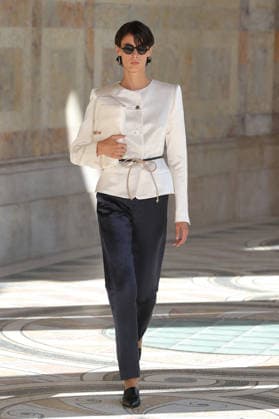 PFW - Gabriela Hearst Runway A model walks the runway during Gabriela Hearst Women s Spring Summer 2027 show as part of Paris Fashion Week on October 5, 2026 in Paris, France. Photo by Alain-Gil Gonzalez ABACAPRESS.COM Paris France  Copyright: xGonzalezxAlain-Gil ABACAx