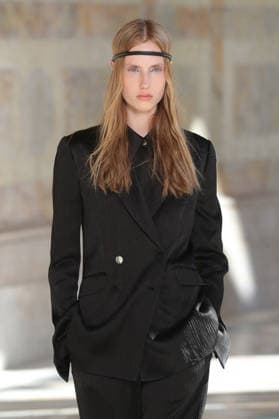 PFW - Gabriela Hearst Runway A model walks the runway during Gabriela Hearst Women s Spring Summer 2027 show as part of Paris Fashion Week on October 5, 2026 in Paris, France. Photo by Alain-Gil Gonzalez ABACAPRESS.COM Paris France  Copyright: xGonzalezxAlain-Gil ABACAx