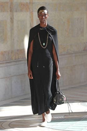 PFW - Gabriela Hearst Runway A model walks the runway during Gabriela Hearst Women s Spring Summer 2027 show as part of Paris Fashion Week on October 5, 2026 in Paris, France. Photo by Alain-Gil Gonzalez ABACAPRESS.COM Paris France  Copyright: xGonzalezxAlain-Gil ABACAx