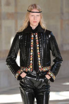 PFW - Gabriela Hearst Runway A model walks the runway during Gabriela Hearst Women s Spring Summer 2027 show as part of Paris Fashion Week on October 5, 2026 in Paris, France. Photo by Alain-Gil Gonzalez ABACAPRESS.COM Paris France  Copyright: xGonzalezxAlain-Gil ABACAx