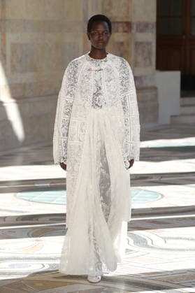 PFW - Gabriela Hearst Runway A model walks the runway during Gabriela Hearst Women s Spring Summer 2027 show as part of Paris Fashion Week on October 5, 2026 in Paris, France. Photo by Alain-Gil Gonzalez ABACAPRESS.COM Paris France  Copyright: xGonzalezxAlain-Gil ABACAx