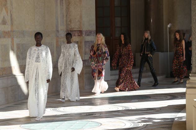 PFW - Gabriela Hearst Runway A model walks the runway during Gabriela Hearst Women s Spring Summer 2027 show as part of Paris Fashion Week on October 5, 2026 in Paris, France. Photo by Alain-Gil Gonzalez ABACAPRESS.COM Paris France  Copyright: xGonzalezxAlain-Gil ABACAx