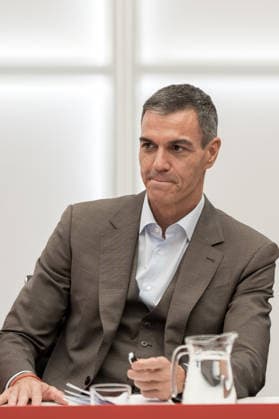 Sánchez Chairs the Meeting of the PSOE’s Federal Executive Committee The Prime Minister and Secretary-General of the PSOE, Pedro Sánchez, chairs the meeting of the PSOE’s Federal Executive Committee (CEF) at the PSOE headquarters in Ferraz on October 5, 2026, in Madrid, Spain. Sánchez announced today that he is dissolving Parliament and calling a general election for November 29. OCTOBER 5, 2026 Diego Radamé Madrid, Madrid, Spain  Copyright: xDiegoxRadamÃ sx 7822970