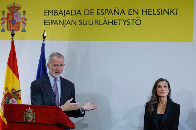 King Felipe VI (L) and Queen Letizia (R) during a reception for representatives of the Spanish community residing in Finland, at the Spanish Embassy in Helsinki, Finland, 5 October 2026. Spanish King and Queen visit Finland !ACHTUNG: NUR REDAKTIONELLE NUTZUNG!  Copyright: xJ.xJ.xGuillénx GRAF516 20261005-55021596807_1