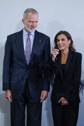 King Felipe VI (L) and Queen Letizia (R) during a reception for representatives of the Spanish community residing in Finland, at the Spanish Embassy in Helsinki, Finland, 5 October 2026. Spanish King and Queen visit Finland !ACHTUNG: NUR REDAKTIONELLE NUTZUNG!  Copyright: xJ.xJ.xGuillénx GRAF522 20261005-55021596830_1