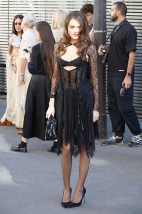 Charlotte Lawrence at the Zimmermann Women s Ready-to-Wear Spring Summer 2027 Collection fashion show during Paris Fashion Week on October 5, 2026. Christophe Aubert, Bestimage. Celebrities at the Zimmermann Women s Ready-to-Wear Spring Summer 2027 Collection fashion show during Paris Fashion Week, October 5, 2026, Paris, France  Copyright: xChristophexAubertx xBestimagexChristophexAubertx xBestimagex