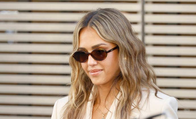 Jessica Alba at the Zimmermann Women s Ready-to-Wear Spring Summer 2027 Collection fashion show during Paris Fashion Week on October 5, 2026. Christophe Aubert, Bestimage. Celebrities at the Zimmermann Women s Ready-to-Wear Spring Summer 2027 Collection fashion show during Paris Fashion Week, October 5, 2026, Paris, France  Copyright: xChristophexAubertx xBestimagexChristophexAubertx xBestimagex