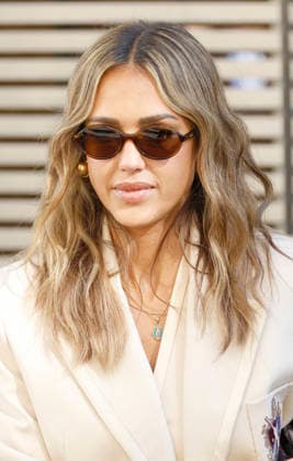 Jessica Alba at the Zimmermann Women s Ready-to-Wear Spring Summer 2027 Collection fashion show during Paris Fashion Week on October 5, 2026. Christophe Aubert, Bestimage. Celebrities at the Zimmermann Women s Ready-to-Wear Spring Summer 2027 Collection fashion show during Paris Fashion Week, October 5, 2026, Paris, France  Copyright: xChristophexAubertx xBestimagexChristophexAubertx xBestimagex