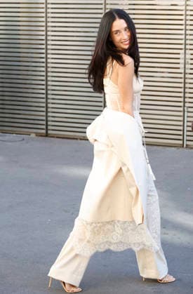 Maria Pedraza at the Zimmermann Women s Ready-to-Wear Spring Summer 2027 Collection fashion show during Paris Fashion Week on October 5, 2026. Christophe Aubert, Bestimage. Celebrities at the Zimmermann Women s Ready-to-Wear Spring Summer 2027 Collection fashion show during Paris Fashion Week, on October 5, 2026, Paris, France  Copyright: xChristophexAubertx xBestimagexChristophexAubertx xBestimagex
