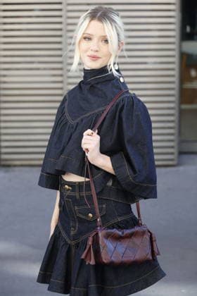 Maisie Peters at the Zimmermann Women s Ready-to-Wear Spring Summer 2027 Collection fashion show during Paris Fashion Week on October 5, 2026. Christophe Aubert, Bestimage. Celebrities at the Zimmermann Women s Ready-to-Wear Spring Summer 2027 Collection fashion show during Paris Fashion Week, October 5, 2026, Paris, France  Copyright: xChristophexAubertx xBestimagexChristophexAubertx xBestimagex