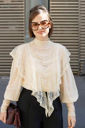 Pauline Chalamet at the Zimmermann Women s Ready-to-Wear Spring Summer 2027 Collection fashion show during Paris Fashion Week on October 5, 2026. Christophe Aubert, Bestimage. Celebrities at the Zimmermann Women s Ready-to-Wear Spring Summer 2027 Collection fashion show during Paris Fashion Week, October 5, 2026, Paris, France  Copyright: xChristophexAubertx xBestimagexChristophexAubertx xBestimagex