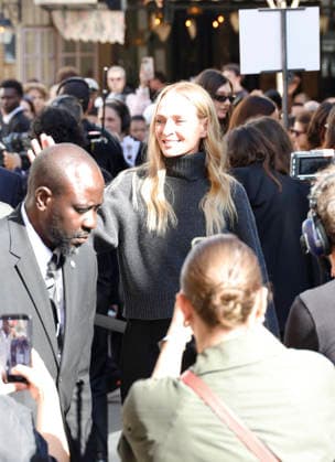 Uma Thurman at the Zimmermann Women s Ready-to-Wear Spring Summer 2027 Collection fashion show during Paris Fashion Week on October 5, 2026. Christophe Aubert, Bestimage. Celebrities at the Zimmermann Women s Ready-to-Wear Spring Summer 2027 Collection fashion show during Paris Fashion Week, on October 5, 2026, Paris, France  Copyright: xChristophexAubertx xBestimagexChristophexAubertx xBestimagex