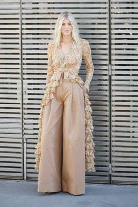 Devon Windsor at the Zimmermann Women’s Ready-to-Wear Spring Summer 2027 Collection fashion show during Paris Fashion Week on October 5, 2026. Christophe Aubert, Bestimage. Celebrities at the Zimmermann Women’s Ready-to-Wear Spring Summer 2027 Collection fashion show during Paris Fashion Week, October 5, 2026, Paris, France  Copyright: xChristophexAubertx xBestimagexChristophexAubertx xBestimagex