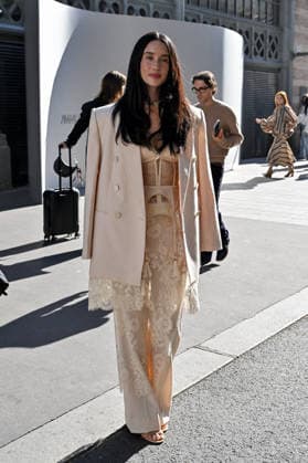 PFW Zimmermann Outside Arrivals Maria Pedraza arriving at Zimmermann show during Paris Fashion Week, in Paris, France on 5 October 2026. Photo by Julien Reynaud APS-Medias ABACAPRESS.COM Paris France  Copyright: xReynaudxJulien APS-Medias ABACAx