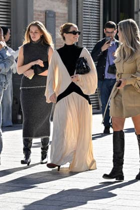 PFW Zimmermann Outside Arrivals Zoey Deutch arriving at Zimmermann show during Paris Fashion Week, in Paris, France on 5 October 2026. Photo by Julien Reynaud APS-Medias ABACAPRESS.COM Paris France  Copyright: xReynaudxJulien APS-Medias ABACAx