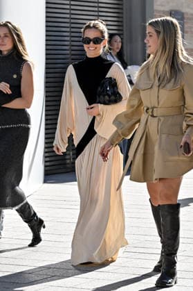 PFW Zimmermann Outside Arrivals Zoey Deutch arriving at Zimmermann show during Paris Fashion Week, in Paris, France on 5 October 2026. Photo by Julien Reynaud APS-Medias ABACAPRESS.COM Paris France  Copyright: xReynaudxJulien APS-Medias ABACAx