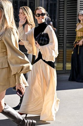 PFW Zimmermann Outside Arrivals Zoey Deutch arriving at Zimmermann show during Paris Fashion Week, in Paris, France on 5 October 2026. Photo by Julien Reynaud APS-Medias ABACAPRESS.COM Paris France  Copyright: xReynaudxJulien APS-Medias ABACAx