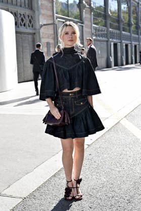 PFW Zimmermann Outside Arrivals Maisie Peters arriving at Zimmermann show during Paris Fashion Week, in Paris, France on 5 October 2026. Photo by Julien Reynaud APS-Medias ABACAPRESS.COM Paris France  Copyright: xReynaudxJulien APS-Medias ABACAx
