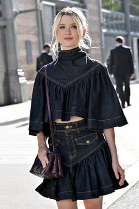 PFW Zimmermann Outside Arrivals Maisie Peters arriving at Zimmermann show during Paris Fashion Week, in Paris, France on 5 October 2026. Photo by Julien Reynaud APS-Medias ABACAPRESS.COM Paris France  Copyright: xReynaudxJulien APS-Medias ABACAx