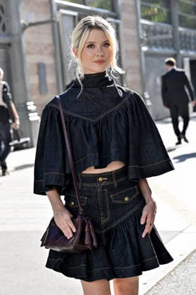 PFW Zimmermann Outside Arrivals Maisie Peters arriving at Zimmermann show during Paris Fashion Week, in Paris, France on 5 October 2026. Photo by Julien Reynaud APS-Medias ABACAPRESS.COM Paris France  Copyright: xReynaudxJulien APS-Medias ABACAx