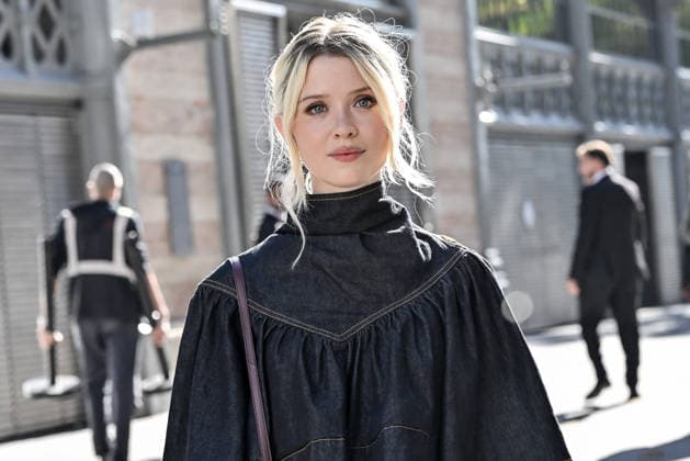 PFW Zimmermann Outside Arrivals Maisie Peters arriving at Zimmermann show during Paris Fashion Week, in Paris, France on 5 October 2026. Photo by Julien Reynaud APS-Medias ABACAPRESS.COM Paris France  Copyright: xReynaudxJulien APS-Medias ABACAx