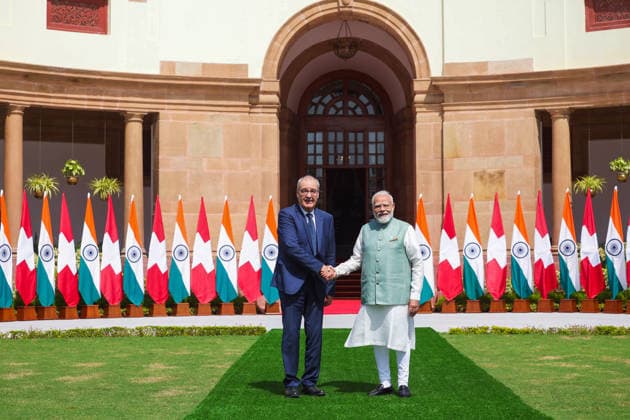 RECORD DATE NOT STATED PM Modi & Swiss President Guy Parmelin at Hyderabad House New Delhi, Oct 05 (ANI): Prime Minister Narendra Modi and Swiss President Guy Parmelin exchange a handshake at Hyderabad House ahead of their bilateral talks, in New Delhi on Monday. (Narendra Modi Photo Gallery ANI Photo) NEW DELHI Delhi India Copyright: xANIx ANI_20261005050