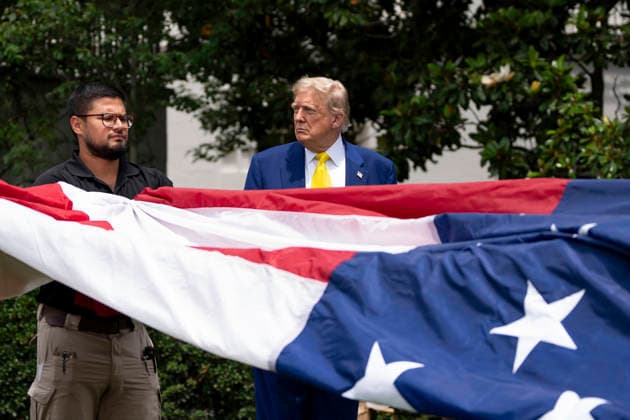 October 5, 2026, Washington, Dc, United States of America: An American flag is raised on a newly installed flagpole on the South Lawn of the White House as U.S. President Donald Trump, family members and guests look on, June 18, 2025 in Washington, D.C. The flag was raised on one of two new flagpoles Trump had installed on the North and South Lawns of the White House, which he said he paid for personally. Washington United States of America - ZUMAp138 20261005_zaa_p138_090 Copyright: xAndreaxHanks WhitexHousex