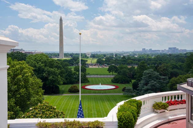 October 5, 2026, Washington, Dc, United States of America: An American flag flies from a newly installed flagpole on the South Lawn of the White House, with the Washington Monument in the distance, June 18, 2025 in Washington, D.C. The flag was raised on one of two new flagpoles Trump had installed on the North and South Lawns of the White House, which he said he paid for personally. Washington United States of America - ZUMAp138 20261005_zaa_p138_083 Copyright: xAbexMcnatt WhitexHousex