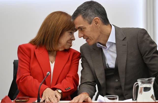 Spanish Prime Minister Pedro Sanchez announces early elections for November 29 MADRID, SPAIN - OCTOBER 05: Spanish Prime Minister Pedro Sanchez (C) leads a meeting of the Federal Executive Board of the Spanish Socialist Workers Party (PSOE) at the party s headquarters in Madrid, Spain on October 05, 2026, following the decision to hold early general elections. Burak Akbulut Anadolu Madrid Spain. Editorial use only. Please get in touch for any other usage.  Copyright: x2026xAnadoluxBurakxAkbulutx