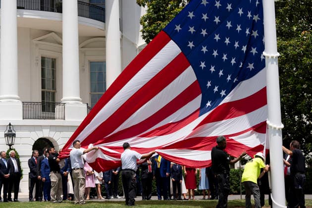 October 5, 2026, Washington, Dc, United States of America: An American flag is raised on a newly installed flagpole on the South Lawn of the White House as U.S. President Donald Trump, family members and guests look on, June 18, 2025 in Washington, D.C. The flag was raised on one of two new flagpoles Trump had installed on the North and South Lawns of the White House, which he said he paid for personally. Washington United States of America - ZUMAp138 20261005_zaa_p138_040 Copyright: xAndreaxHanks WhitexHousex