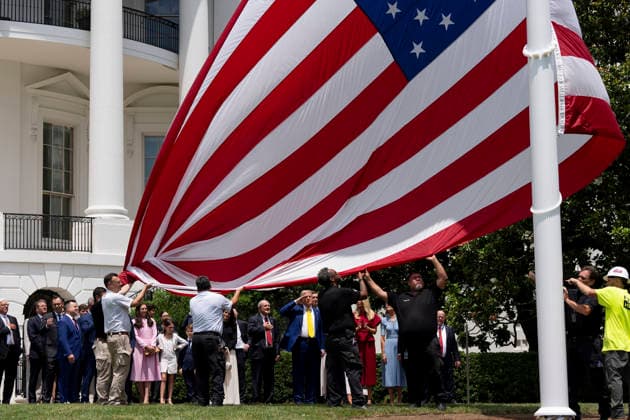 October 5, 2026, Washington, Dc, United States of America: An American flag is raised on a newly installed flagpole on the South Lawn of the White House as U.S. President Donald Trump, family members and guests look on, June 18, 2025 in Washington, D.C. The flag was raised on one of two new flagpoles Trump had installed on the North and South Lawns of the White House, which he said he paid for personally. Washington United States of America - ZUMAp138 20261005_zaa_p138_052 Copyright: xAndreaxHanks WhitexHousex