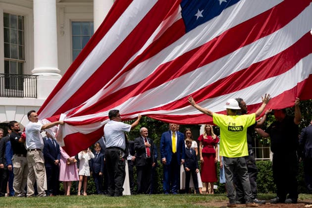 October 5, 2026, Washington, Dc, United States of America: An American flag is raised on a newly installed flagpole on the South Lawn of the White House as U.S. President Donald Trump, family members and guests look on, June 18, 2025 in Washington, D.C. The flag was raised on one of two new flagpoles Trump had installed on the North and South Lawns of the White House, which he said he paid for personally. Washington United States of America - ZUMAp138 20261005_zaa_p138_053 Copyright: xAndreaxHanks WhitexHousex
