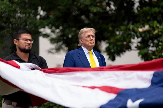 October 5, 2026, Washington, Dc, United States of America: An American flag is raised on a newly installed flagpole on the South Lawn of the White House as U.S. President Donald Trump, family members and guests look on, June 18, 2025 in Washington, D.C. The flag was raised on one of two new flagpoles Trump had installed on the North and South Lawns of the White House, which he said he paid for personally. Washington United States of America - ZUMAp138 20261005_zaa_p138_056 Copyright: xAndreaxHanks WhitexHousex