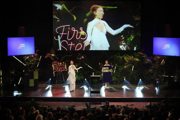 FIRST STEPS 2026 Moderator:innen Malaya Maximilian Preisverleihung auf der Buehne bei der FIRST STEPS 2026 Verleihung im Theater des Westens in Berlin Copyright: xEventpressxFuhrx