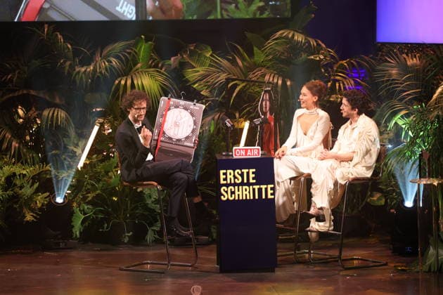 FIRST STEPS 2026 Moderator:innen Malaya Maximilian und Laudatio: Karl Schirnhofer Preisverleihung auf der Buehne bei der FIRST STEPS 2026 Verleihung im Theater des Westens in Berlin Copyright: xEventpressxFuhrx